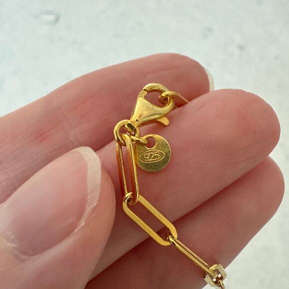 Oak & Luna - "G" Bubble Up Initial Necklace in Gold Vermeil - Picture 4 of 4